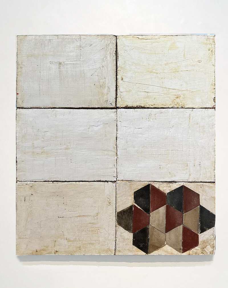 Mirco Marchelli, Unico fiore, 2022, Cemento bianco, gesso, fibra di vetro, cementine e cera su tavola, 107 x 96 x 6 cm, MARCTM0491