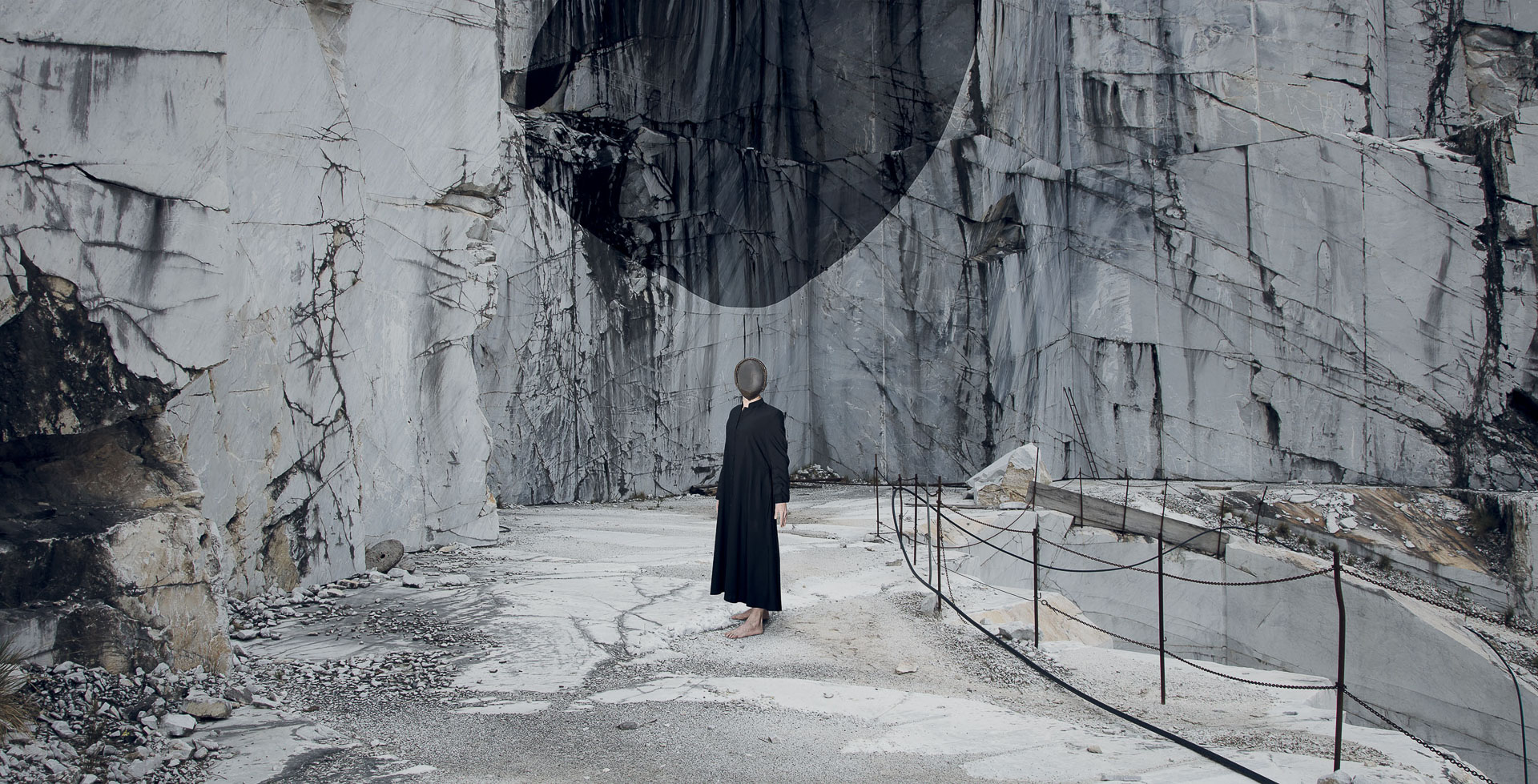 Matteo Basilé, L’incontro, 2016, Stampa con pigmenti su carta Hahnemuhle Photo Rag, 195 x 100 cm