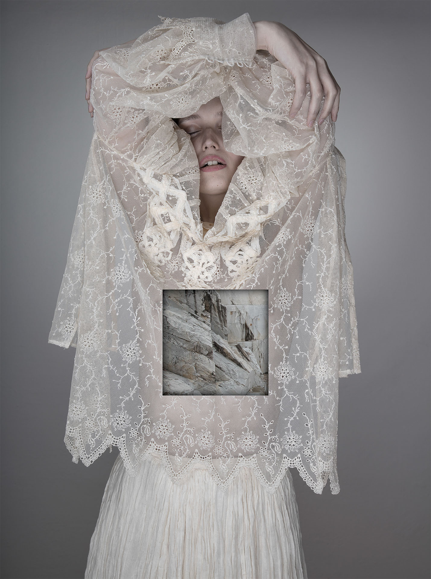 Matteo Basilé, Parole di pietra, 2016, Stampa fine art con pigmenti su carta Hahnemuhle Photo Rag Baryta + inserto, 180 x 120 cm