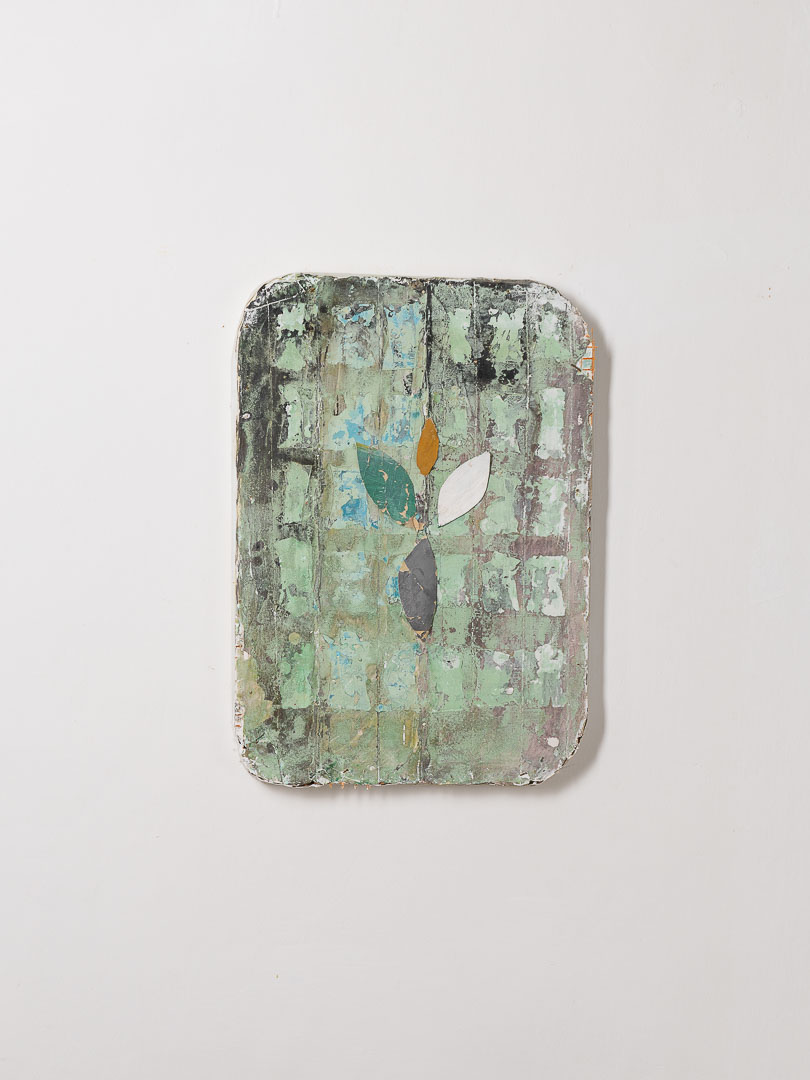 Mirco Marchelli, Ben intonato, 2023, pigmenti, cera, gesso su tavola di legno, 47 x 33 x 4 cm, MARCTM0568