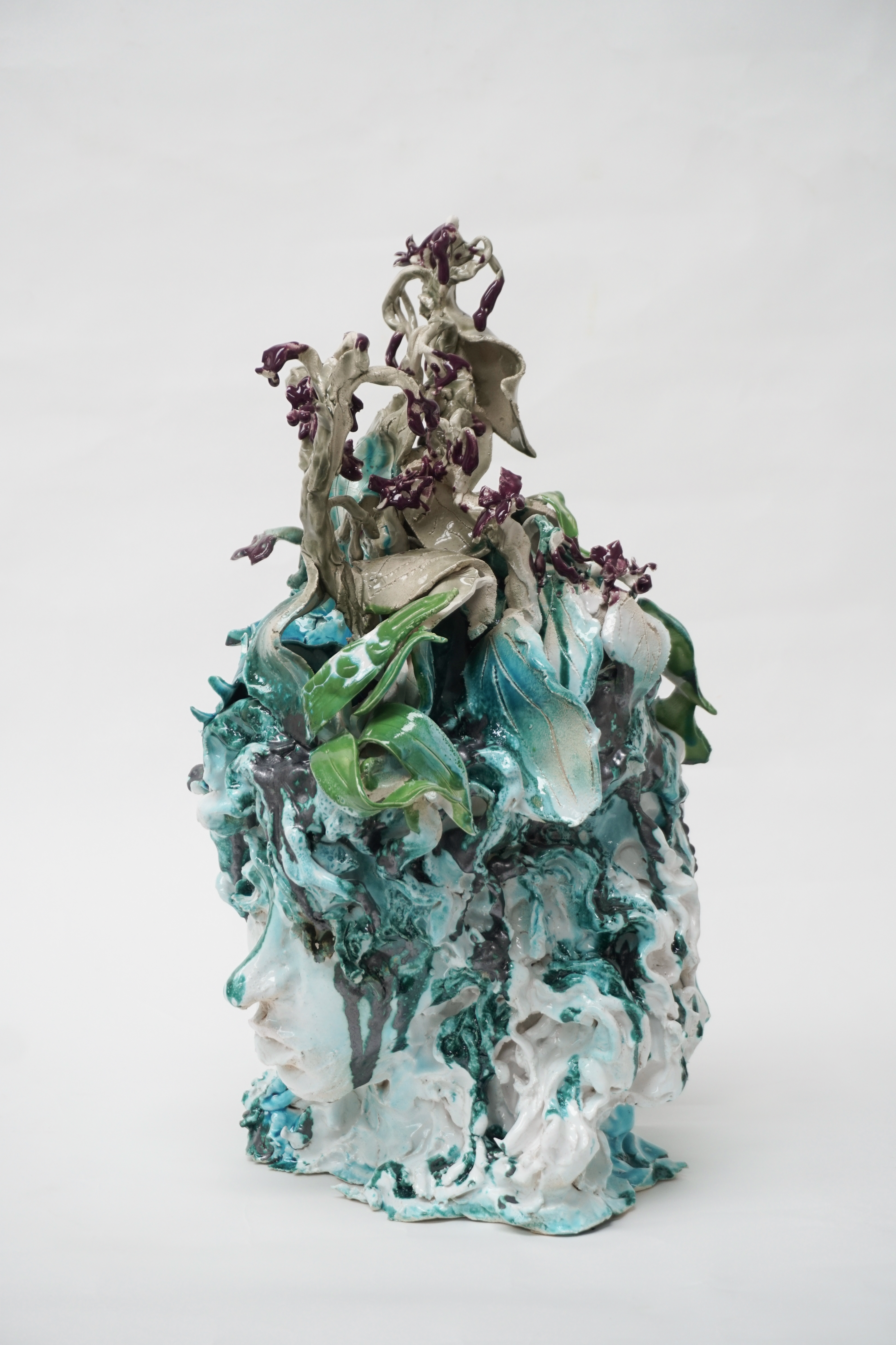 Cosimo Vella, Ragazza delle erbe aromatiche, 2023, ceramica smaltata, 54 x 30 x 25 cm, VELLASC002