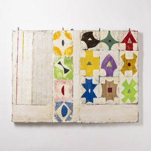 Mirco Marchelli, Opera giocosa, 2023, gesso, cemento bianco, malta bianca, tessuto, carta, ceramica, acrilico e cera su tavola, 80 x 106 x 6 cm, MARCTM0587
