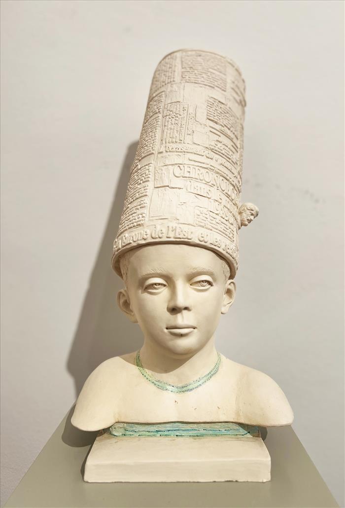 Testa con cappello a cilindro, 2023, Scultura in terracotta, Terracotta sculpture | THEISC004