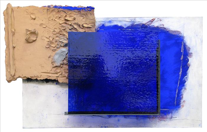 Marco Gastini, Con formella nel blu, 2004, Tecnica mista, terracotta e vetro su tela, Mixed media, terracotta and glass on canvas, 62 x 98 cm, D.GAS01