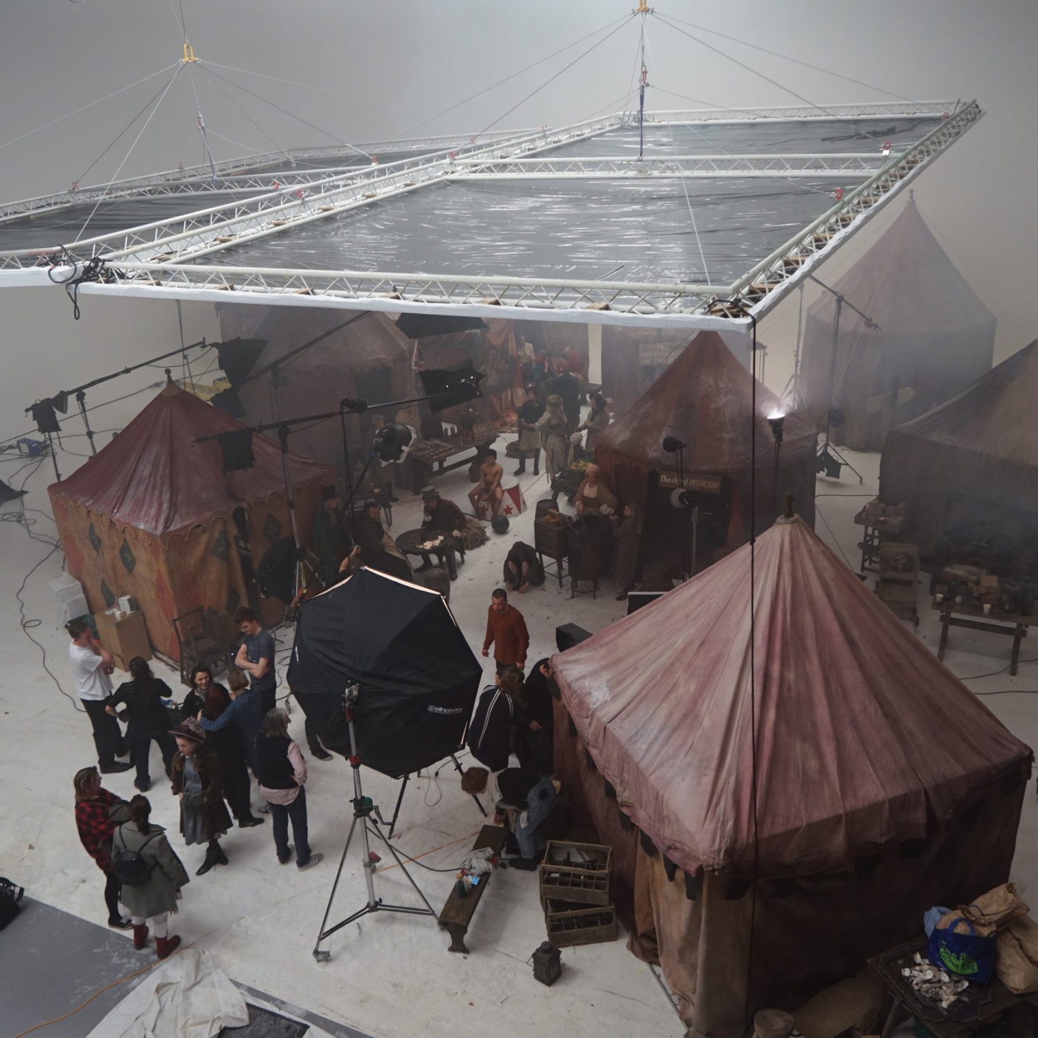 Foto backstage - Julia Fullerton-Batten, 1814 Frost Fair - Arm-Wrestling, 2019,