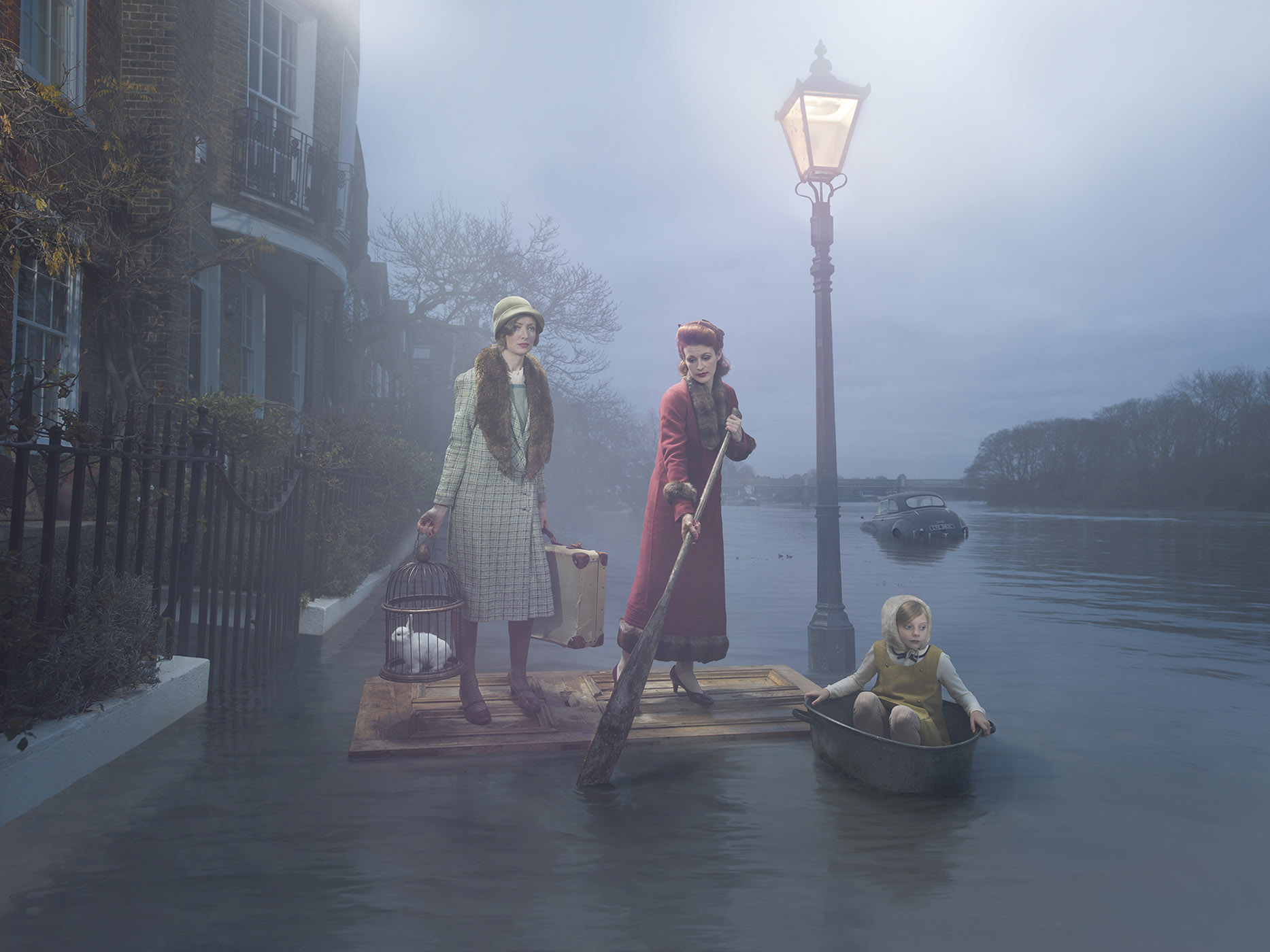 Julia Fullerton-Batten, Flood on the Thames, 2018, Stampa a pigmenti su carta cotone Hahnemühle, Pigment print on Hahnemühle cotton paper, 76 x 102 cm