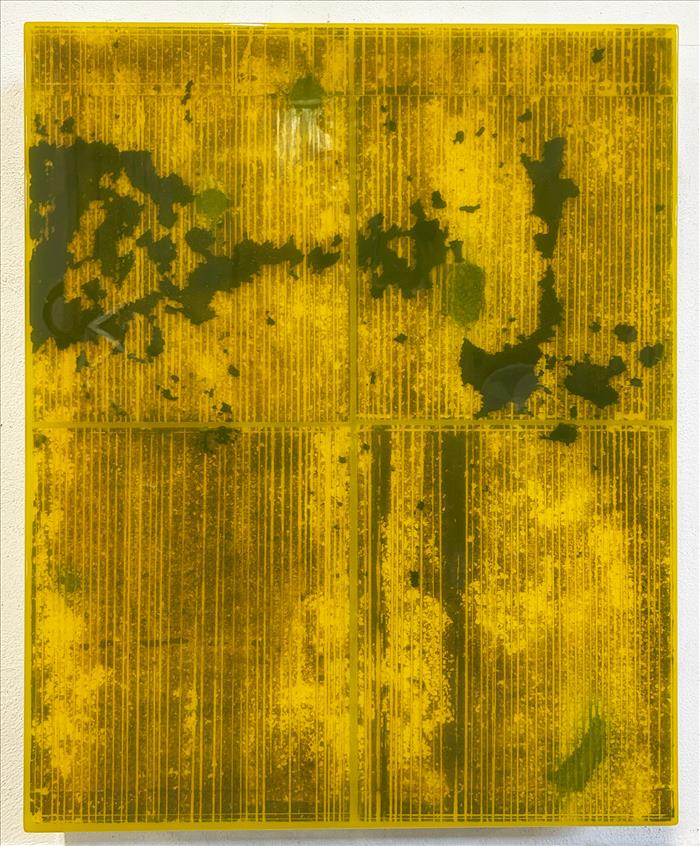 Ivan De Menis, Compressione 3F43:g1, 2025, legno, tessuto, smalti, pigmenti, resina epossidica, wood, fabric, enamels, pigments, epoxy resin, 75,0 x 60,0 cm, DEMETM063