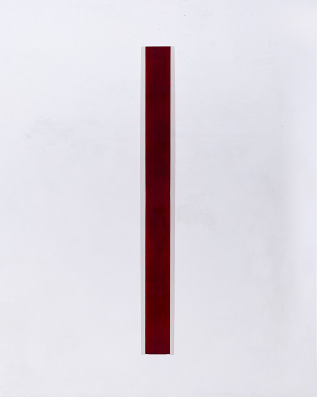 Paolo Serra, Senza titolo, 2020, lacca e foglia metallica su tavola, lacquer and metal leaf on wood, 220,0 x 18,0 cm, SERTM0104