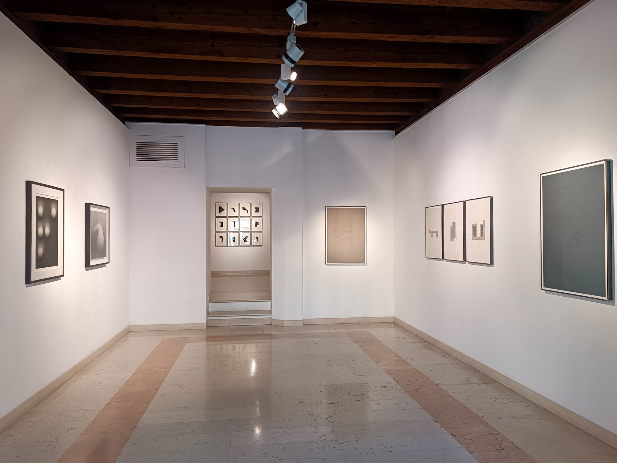 Allestimento - Luce Trattenuta - Marco Tirelli, Riccardo De Marchi e Paolo Serra